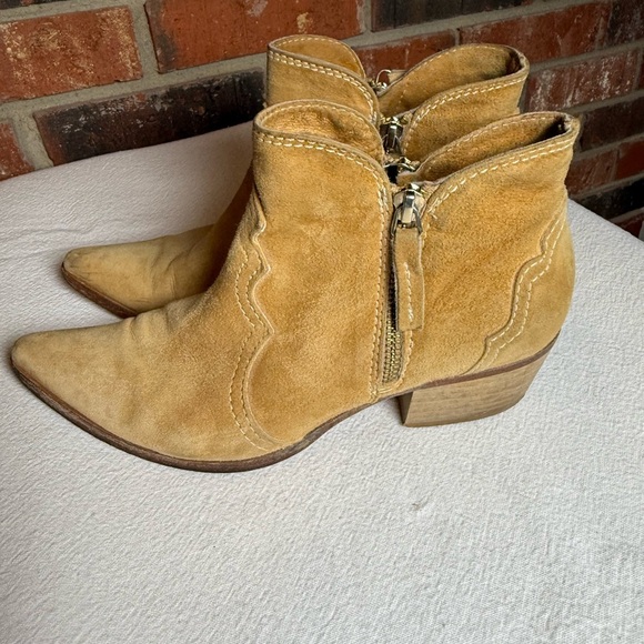 Sundance Dan Post Tan Suede Cowgirl Western Booties Country Westernwear - Picture 1 of 10